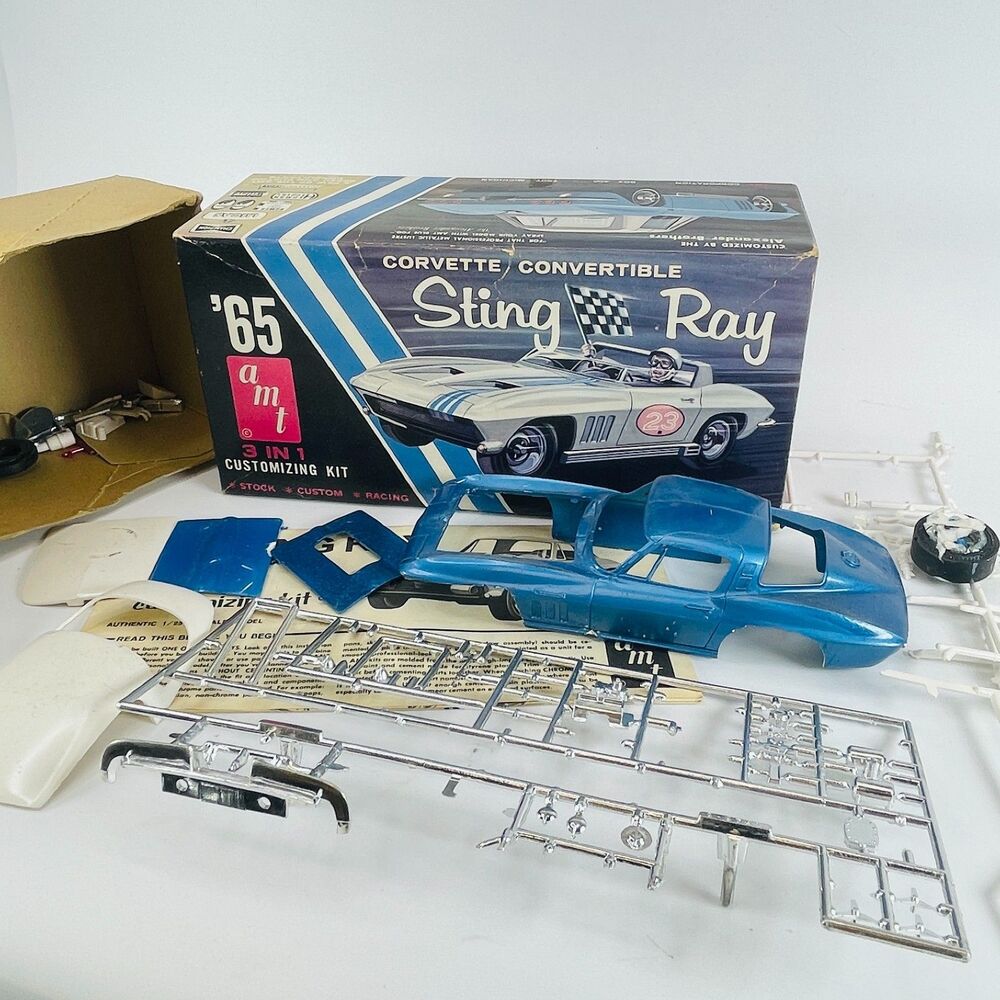 Vintage Amt 1965 Corvette Stingray 1:25 Model kit 6915-150 Box w/ Hard Top Kit